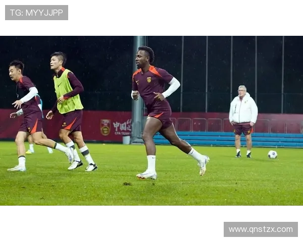 国足新帅亮相集训开启冲击世界杯征程备受关注冲刺亚洲区预选赛希望